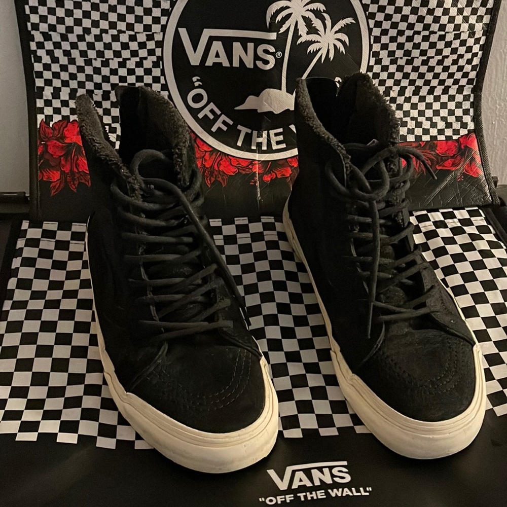 Men’s 10 Vans Fleece lined Rear zipper